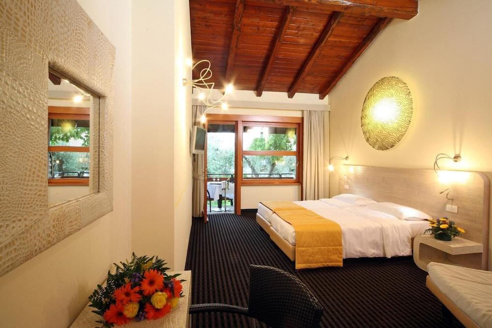 Hotel Sailing Center مالتشيزينيه المظهر الخارجي الصورة